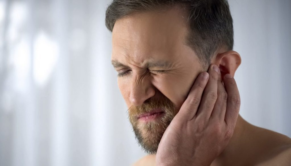 Crackling in ears: Causes, diagnosis, and more